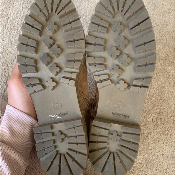 Boots - Picture 4 of 6